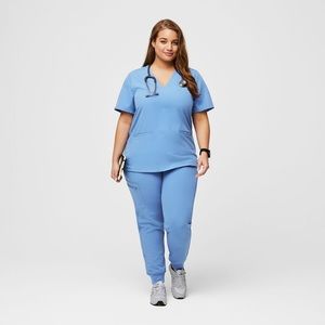 Casma three pocket scrub top